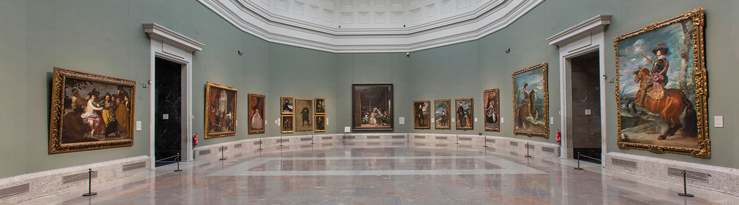 Sala del Museo del Prado con pinturas en las paredes